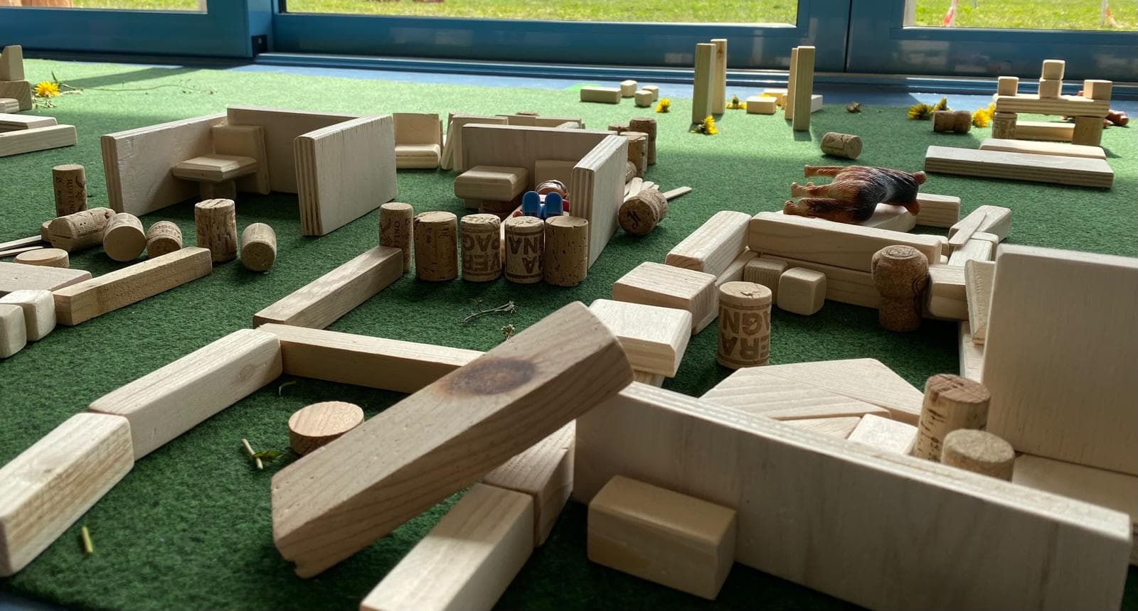 WORSHOP - Esplorazione di scarti, materiali e di ambienti formativi ed educativi